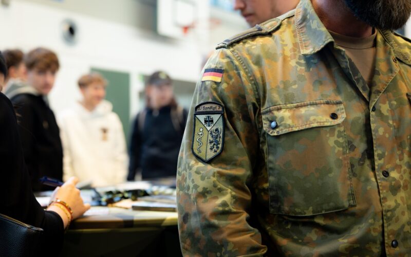 Optimized by JPEGmini 3.18.29.252733612-YEV 0x64828036